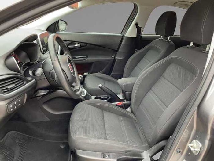 Fiat Tipo Hatchback 1.4 T-Jet Start &Stop Lounge Navi
