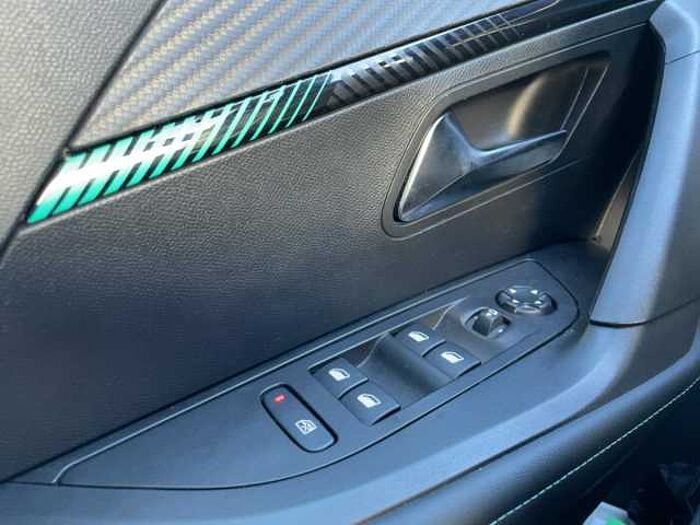 Peugeot 2008 e- Elektromotor 136 e- Allure Pack LED