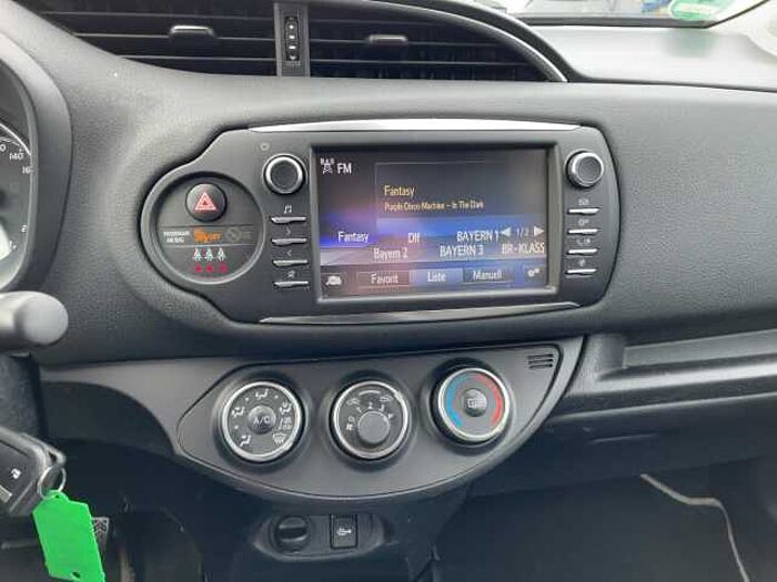 Toyota Yaris 1.5 Y20 Club SHZ+Fernlichtass.+Kamera Y