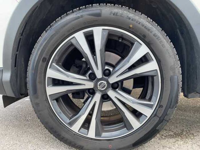 Nissan Qashqai 1.3 DIG-T N-Connecta Navi+Pano+SHZ+360
