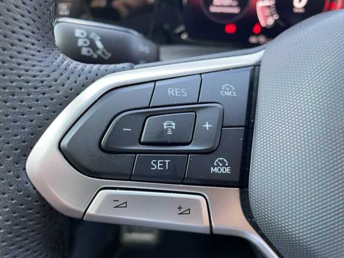 Volkswagen Golf VIII 1.5 TSI R-Line ACC+LED+Klimaautom.