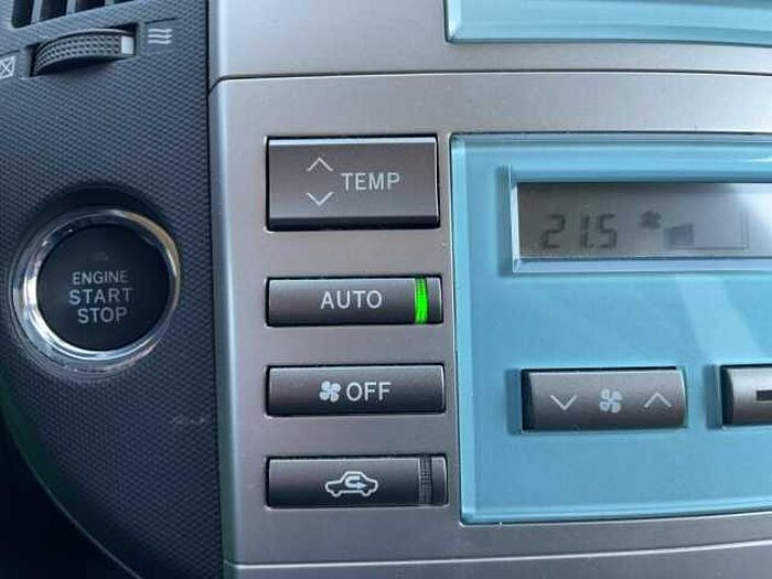 Toyota Corolla Verso 2.2 D-CAT Sol 7-Sitzer Klimaautom.
