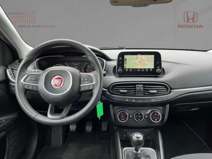 Fiat Tipo Hatchback 1.4 T-Jet Lounge Navi+SHZ+Kam.+LM