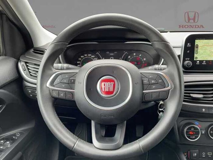 Fiat Tipo Hatchback 1.4 T-Jet Lounge Navi+SHZ+Kam.+LM