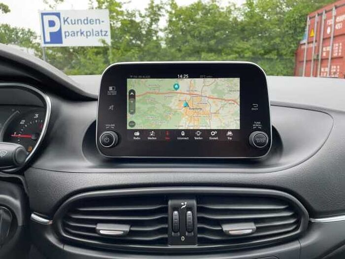 Fiat Tipo Hatchback 1.4 T-Jet Lounge Navi+SHZ+Kam.+LM