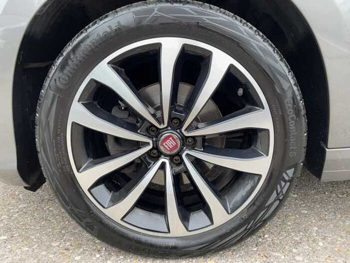 Fiat Tipo Hatchback 1.4 T-Jet Lounge Navi+SHZ+Kam.+LM