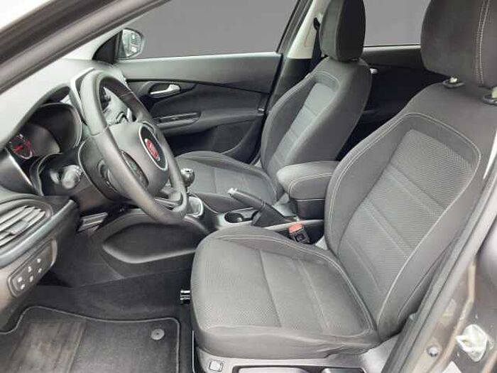 Fiat Tipo Hatchback 1.4 T-Jet Lounge Navi+SHZ+Kam.+LM