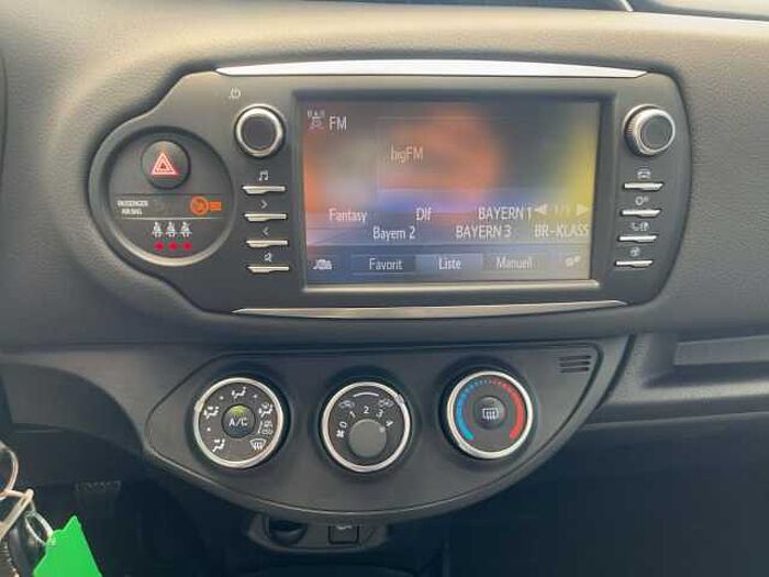 Toyota Yaris 1.5 Comfort Navi+Fernlichtass.+Kam.+SpurH