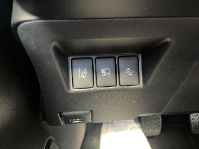 Toyota Yaris 1.5 Comfort Navi+Fernlichtass.+Kam.+SpurH