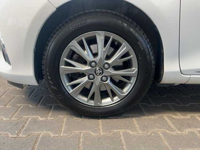 Toyota Yaris 1.5 Comfort Navi+Fernlichtass.+Kam.+SpurH