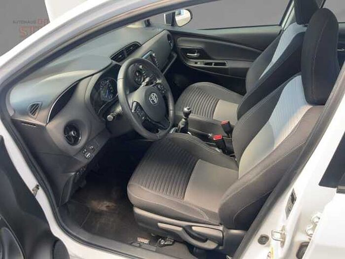 Toyota Yaris 1.5 Comfort Navi+Fernlichtass.+Kam.+SpurH