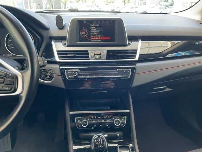 BMW 218i Active Tourer Sport Line AHK+Navi+SHZ+ M+S 218
