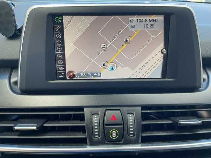 BMW 218i Active Tourer Sport Line AHK+Navi+SHZ+ M+S 218